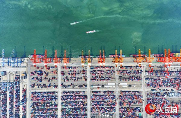 新影宝 行进中国丨智慧码头玩转“钢铁积木”